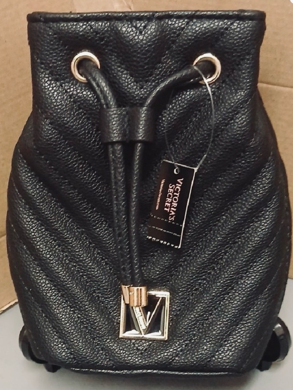 Victoria's Secret Quilted Wristlet W/Removable Chain NWT